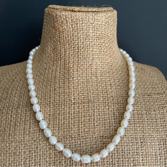 Genuine freshwater pearl necklace. - Picture 1 of 5